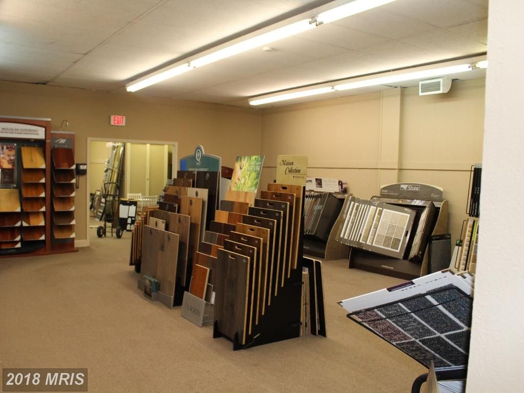 202 W Washington St, Charles Town, WV 25414